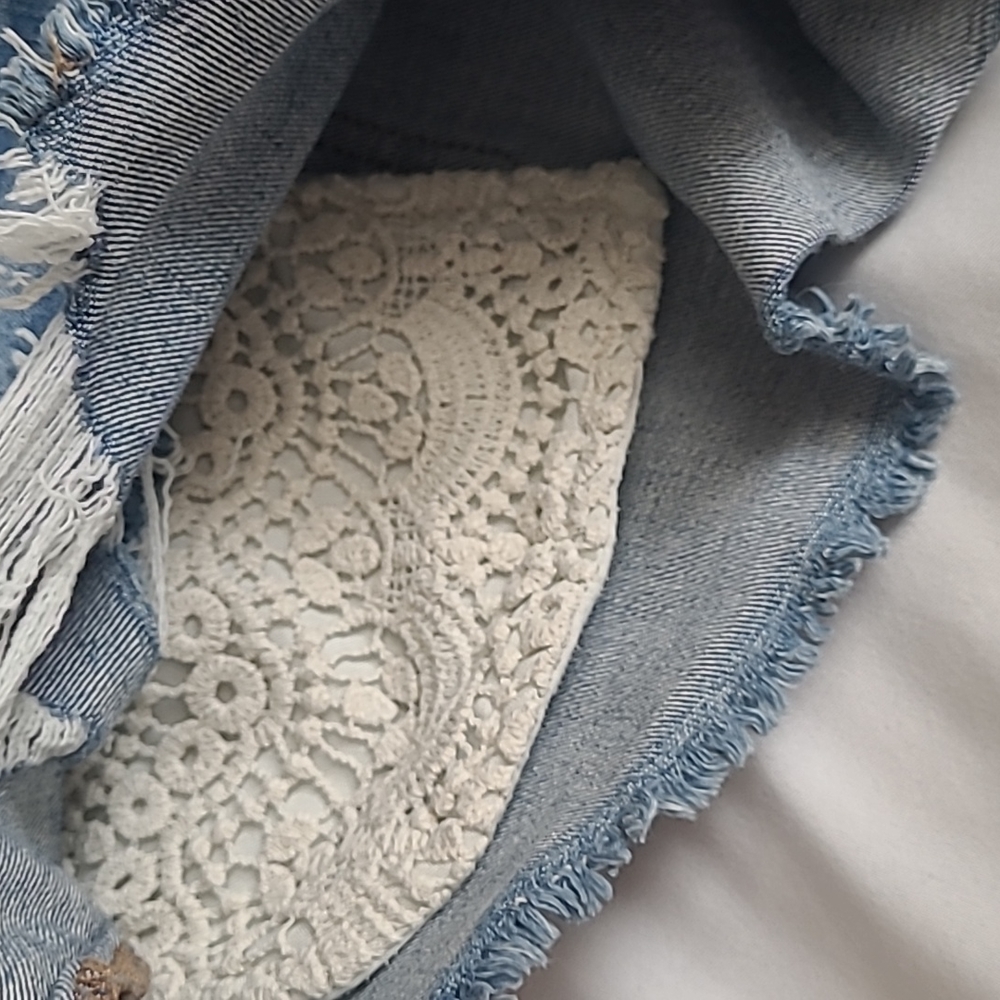 American Eagle Outfitters shorts - Picture 4 of 5